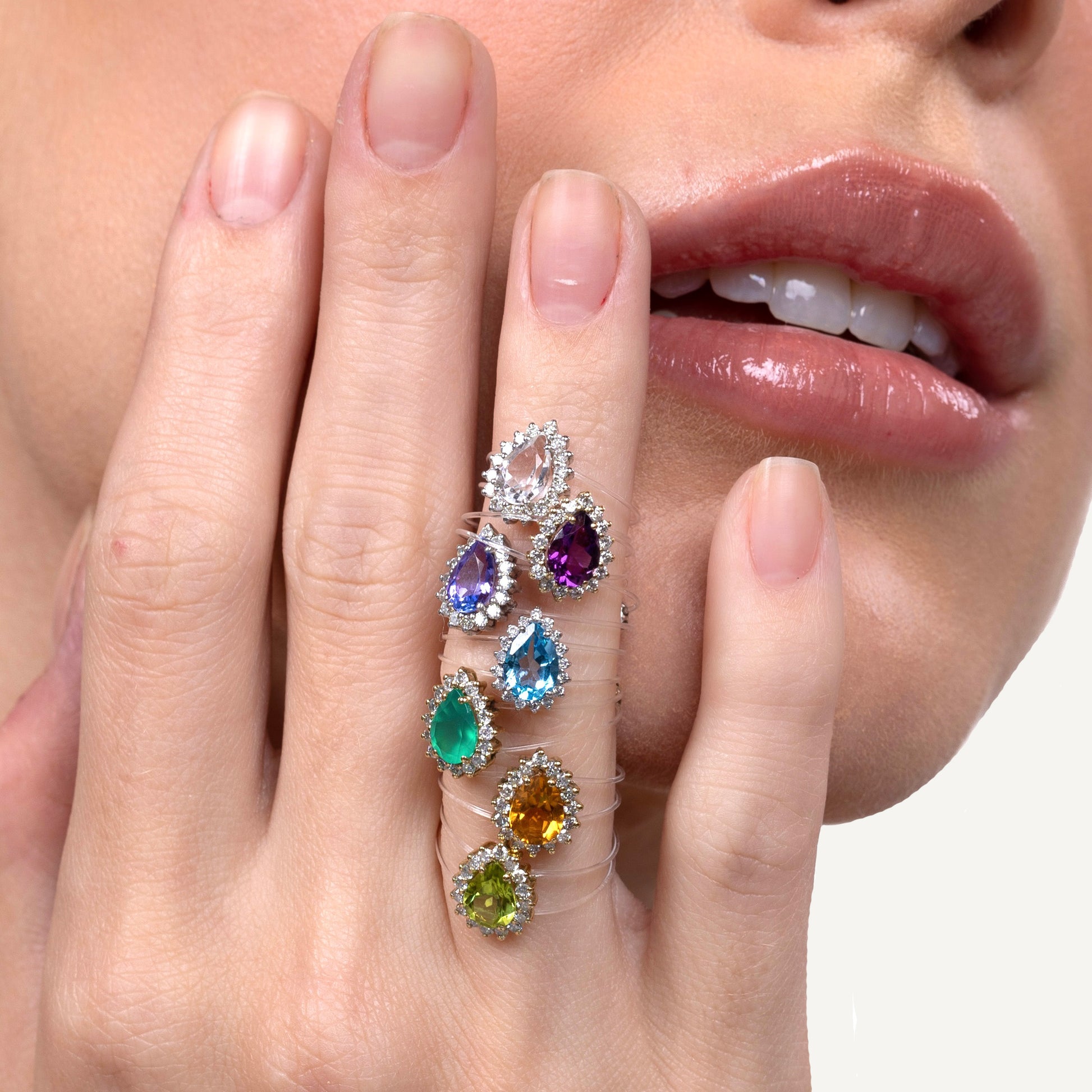 Anel Tita Topázio Azul Ouro Amarelo