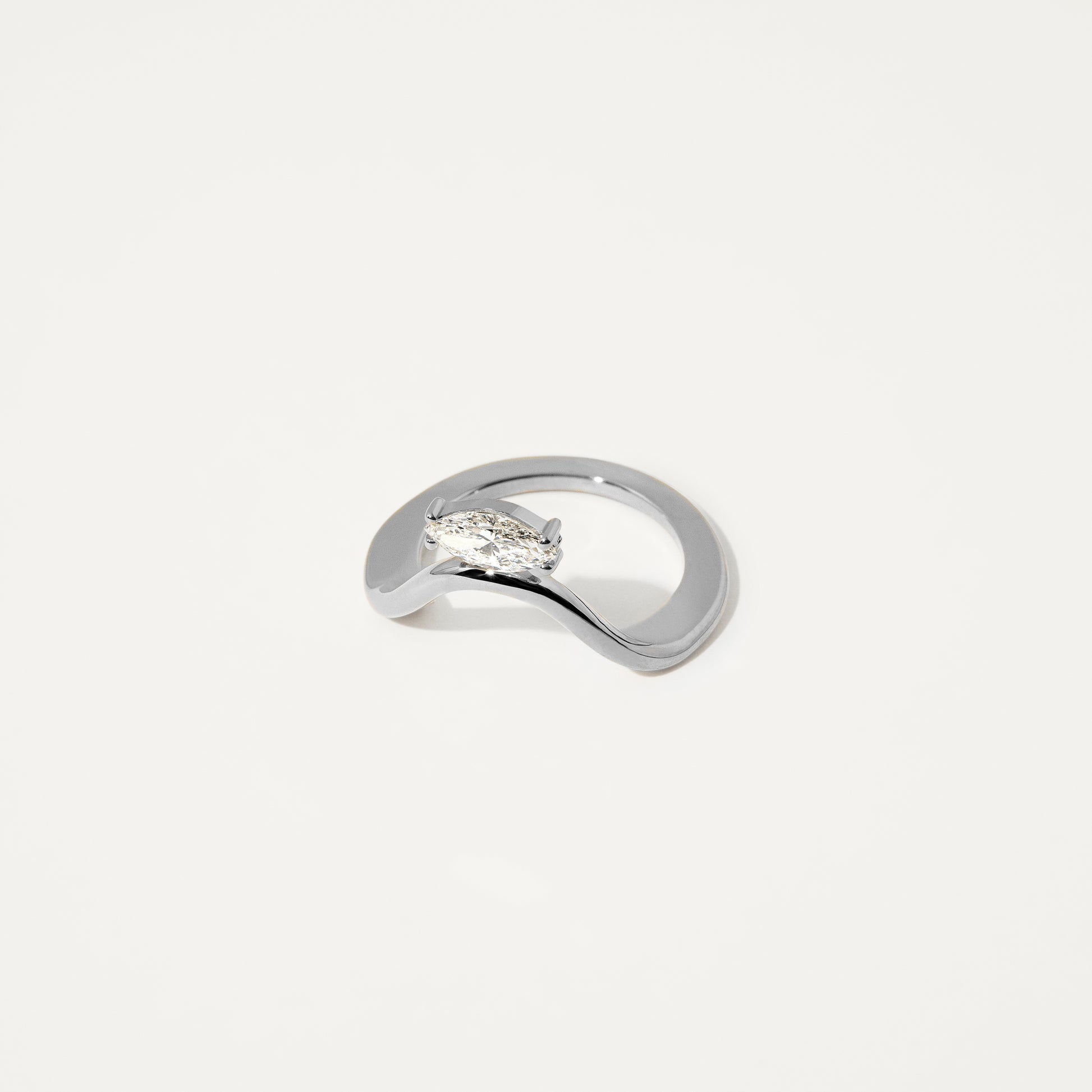 Oura Ring Jacket Wave Solitário Ouro Branco
