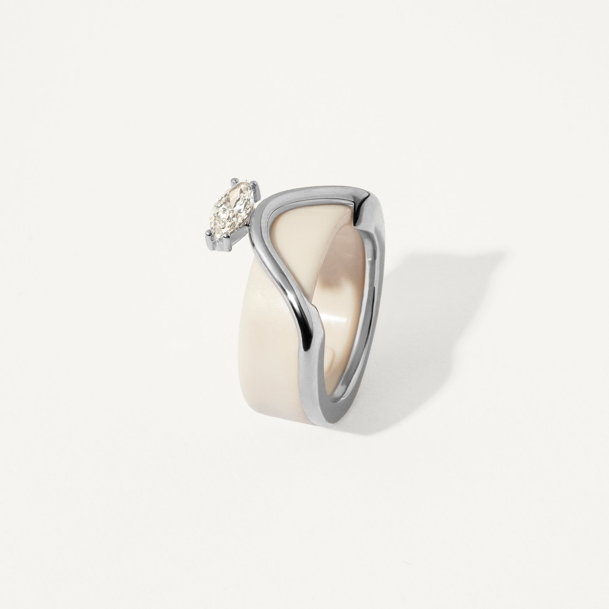 Oura Ring Jacket Wave Solitário Ouro Branco