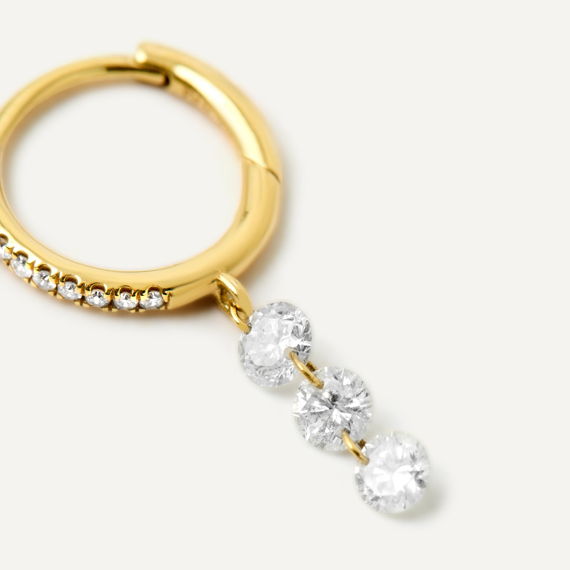 Argola Pavê Trio Floating Diamond