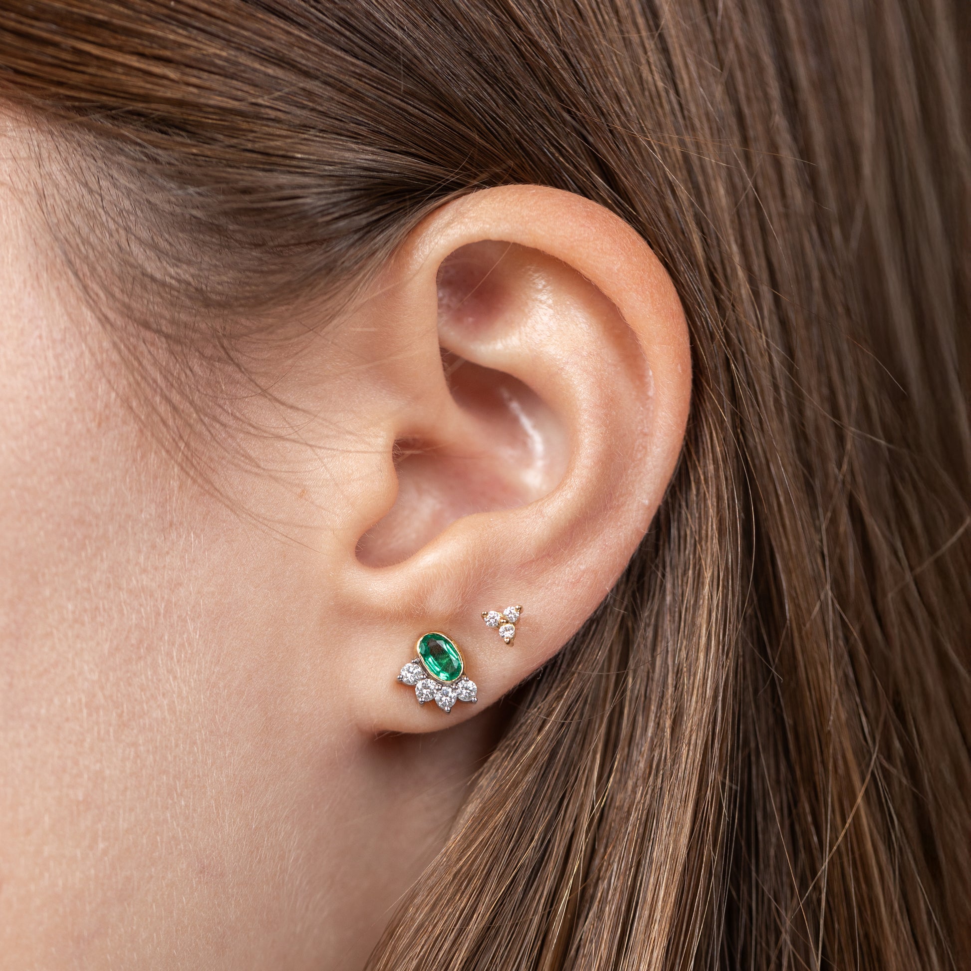 Brinco Oval Esmeralda e Diamante