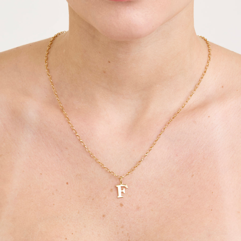 Pingente Inicial Serifa Ouro Amarelo