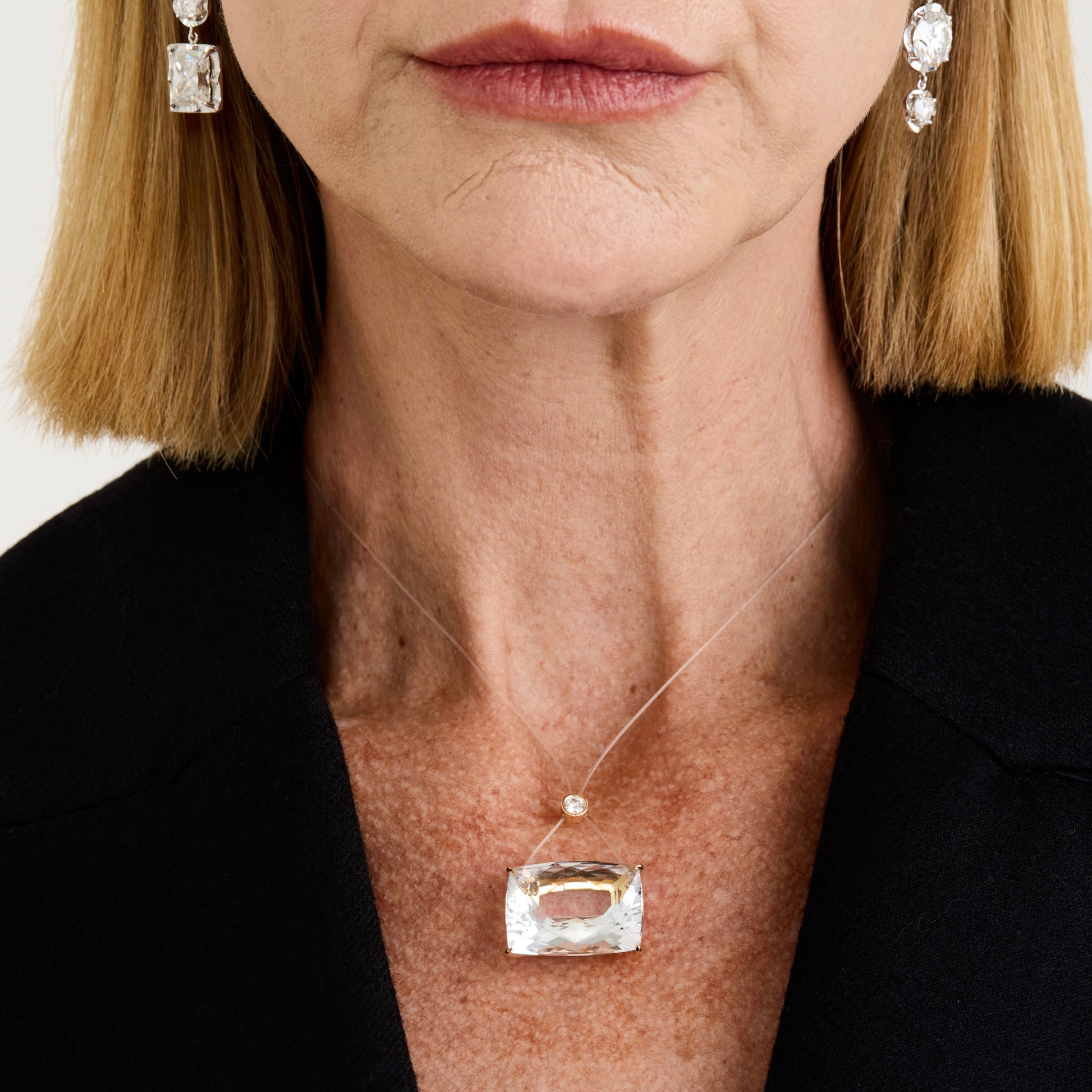 Colar Cushion Tie Ouro Amarelo