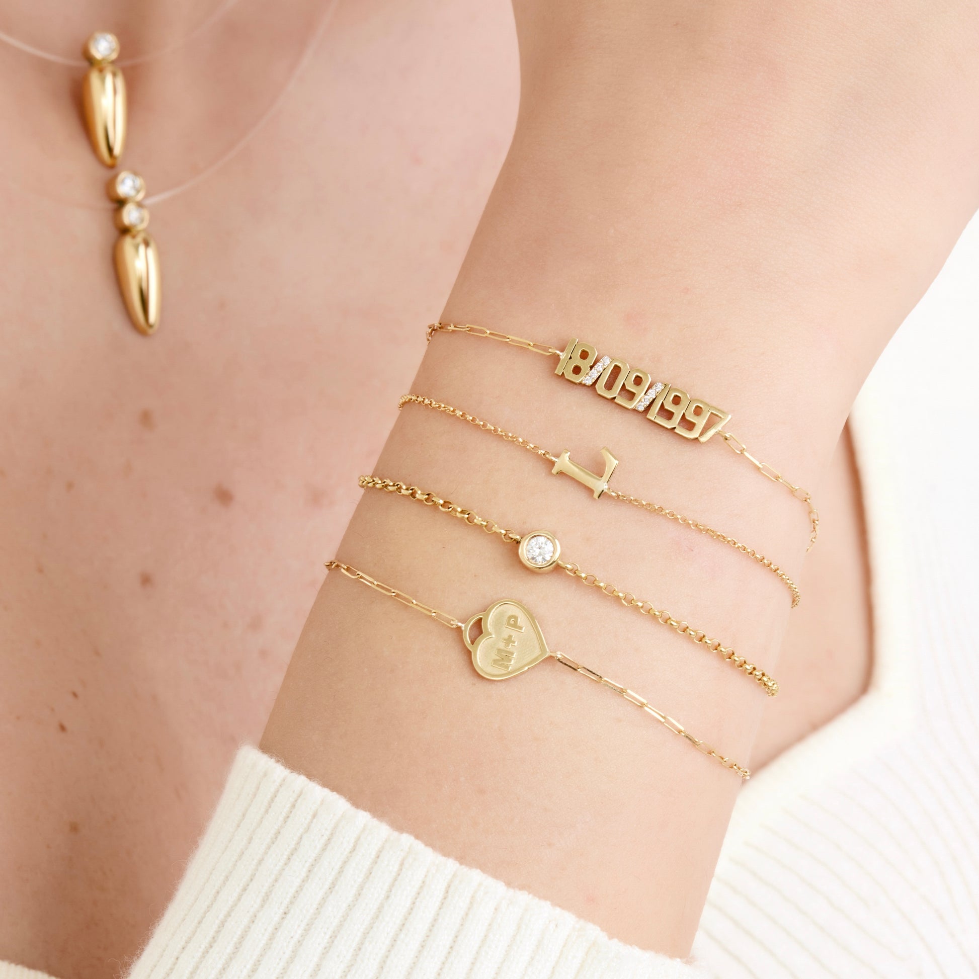 Pulseira Inicial Serifa Ouro Branco