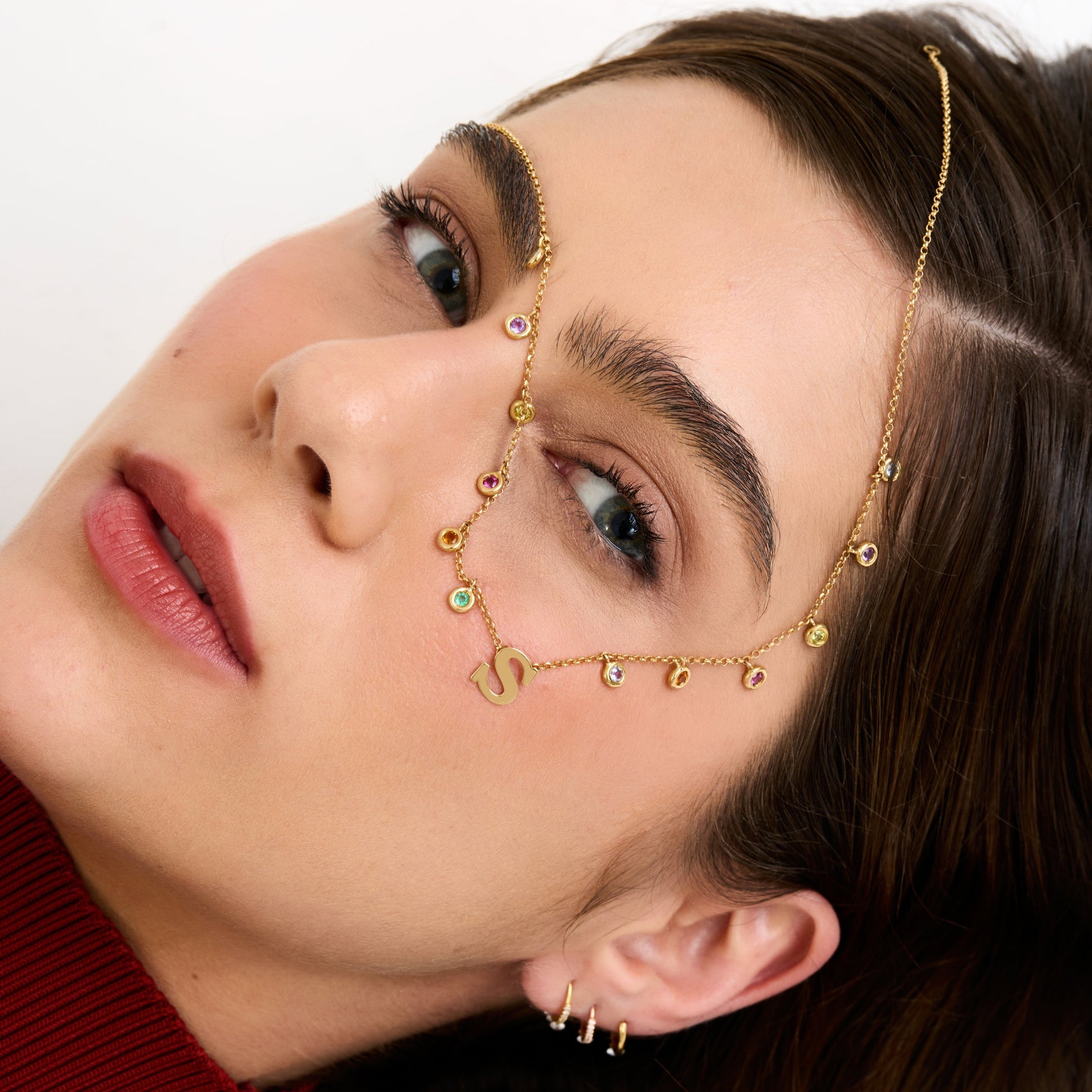 Colar Pingo Inicial Serifa Colorido Ouro Amarelo