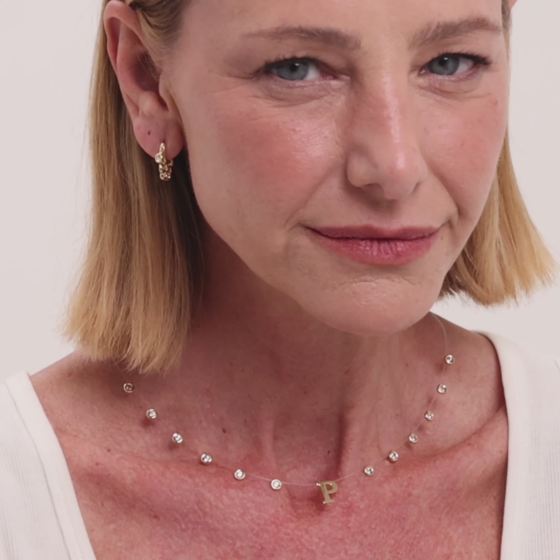 Colar Lola Inicial Incolor Ouro Amarelo